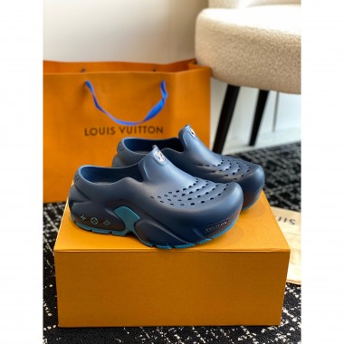  LV shark Clog   , Size 39-45