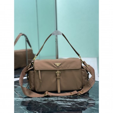 Borsa Prada Explore large in Re-Nylon con pattina-Brown