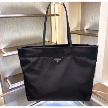 Borsa shopping in Re-Nylon e Saffiano