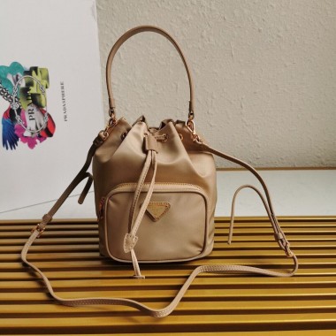 Borsa a spalla Prada Duet in Re-Nylon