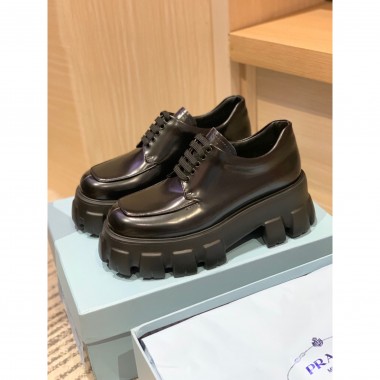 Stringate Monolith in pelle spazzolata