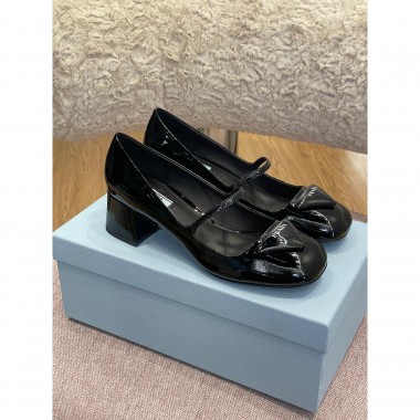 Décolleté in vernice