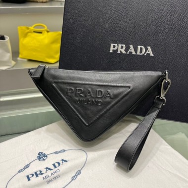 Pouch Prada Triangle in pelle