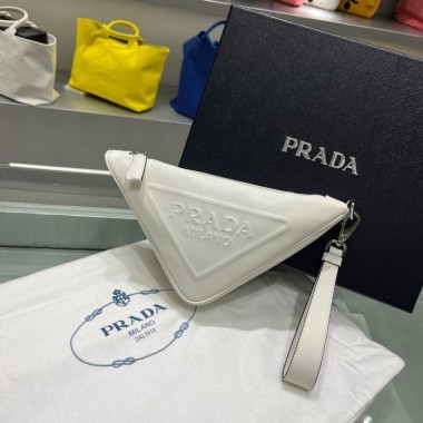 Pouch Prada Triangle in pelle