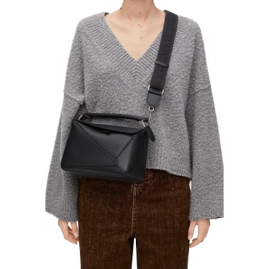 Loewe Small Puzzle in Smooth Calfskin-Black