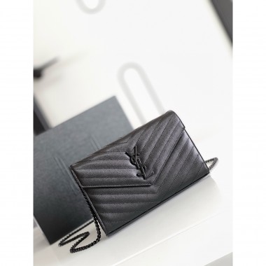 POCHETTE CON CATENA CASSANDRE CLASSICA IN PELLE GRAIN DE POUDRE