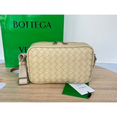 Bottega Veneta Small intrecciato Camera Bag  