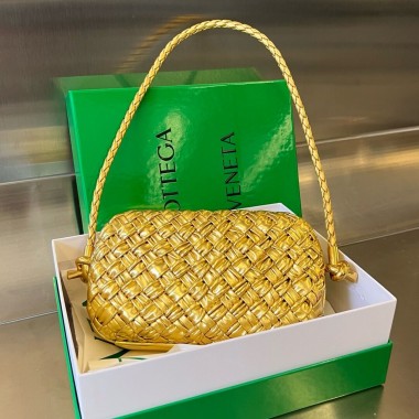 Bottega Veneta Knot Clutch On Strap 