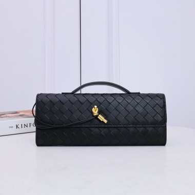 Bottega Veneta Andiamo Clutch-Black