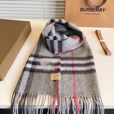 Burberry classic Cashmere scarf 