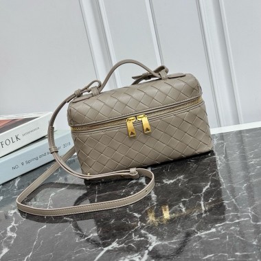 Limestone Intrecciato leather Bang Bang Vanity Case 