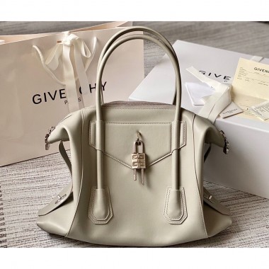 Givenchy LargeAntigona Lock soft Bag