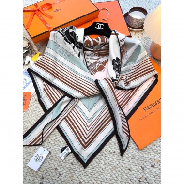 Hermes Triangle scarf/Shawl