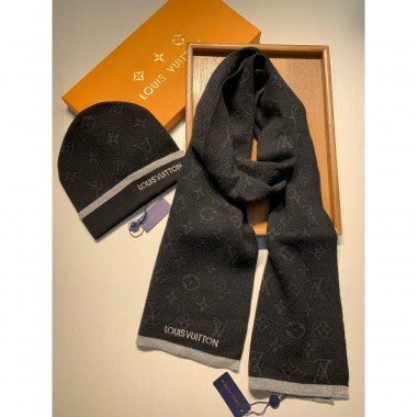 Sciarpa e cappello in cashmere LV