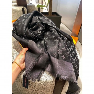 Louis Vuotton Classic monogram shawl / large scarf