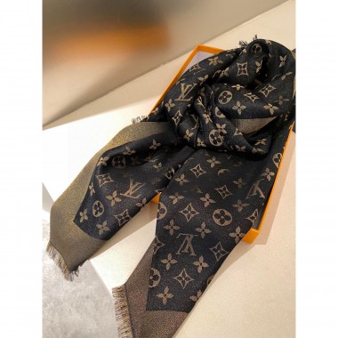 Louis Vuotton Classic monogram shawl / large scarf