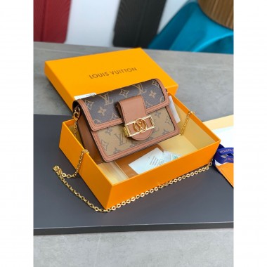 M68746 Dauphine chain wallet  