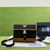 Porta smartphone in Re-Nylon e Saffiano