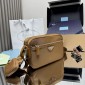 Borsa Prada a tracolla in Re-Nylon-Cammello