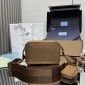 Borsa Prada a tracolla in Re-Nylon-Cammello