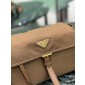 Borsa Prada Explore medium in Re-Nylon con pattina-Brown