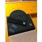 Sciarpa e cappello in cashmere LV