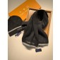 Sciarpa e cappello in cashmere LV